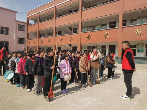 西峡县回车镇垱子岭小学 开展植树造林活动