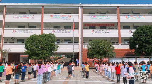 爱国情怀从小培养 两所小学向国旗敬礼活动纪实