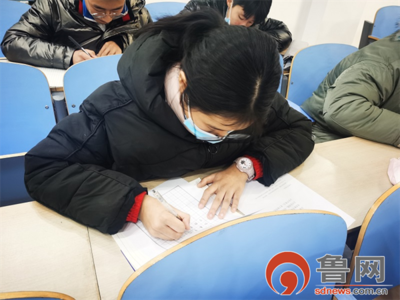 书学子风采,绘云峰辉煌——记烟台莱州市云峰中学硬笔书法比赛